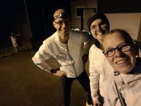 2021-12-15 at 18.51.19 Jessi, staffe und Winnie selfie nach dem Dunkel Training